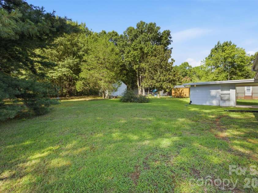615 Westway Drive, Gastonia, NC 28054.  MLS# CAR4413841, YatesRealty ID 43987. 
