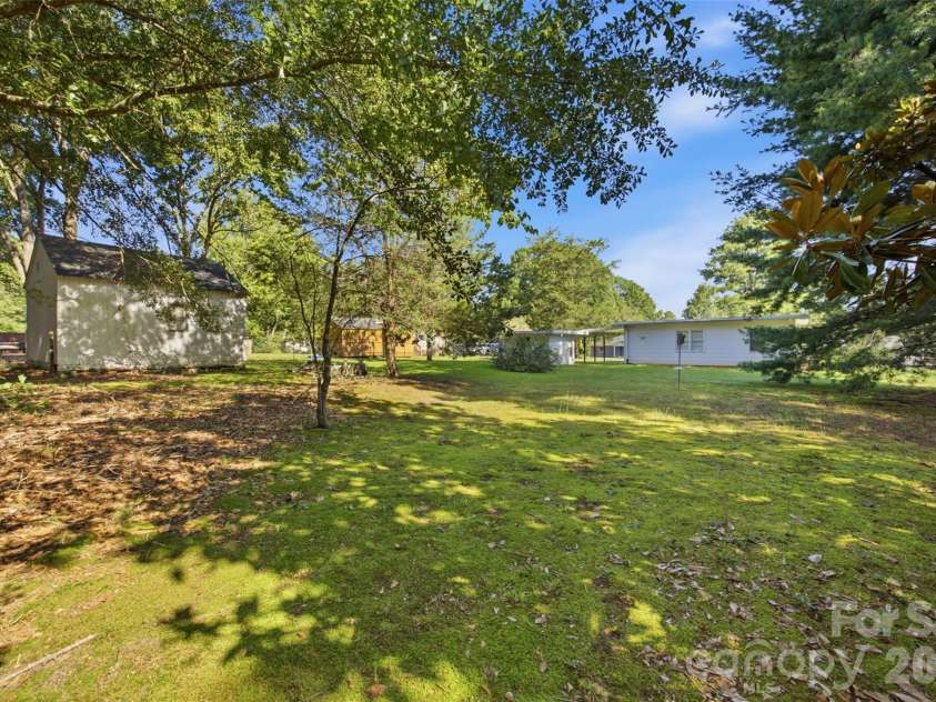 615 Westway Drive, Gastonia, NC 28054.  MLS# CAR4413841, YatesRealty ID 43987. 