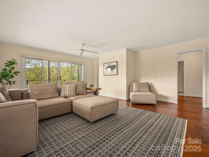 18 Wild Ivy Run, Hendersonville, NC 28739.  MLS# CAR4304370, YatesRealty ID 4399. 