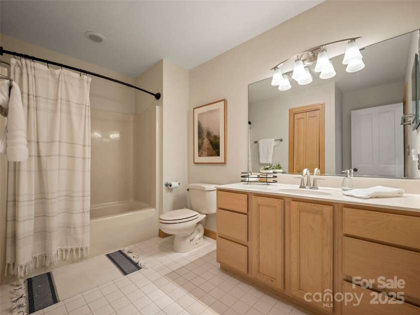 18 Wild Ivy Run, Hendersonville, NC 28739.  MLS# CAR4304370, YatesRealty ID 4399. 