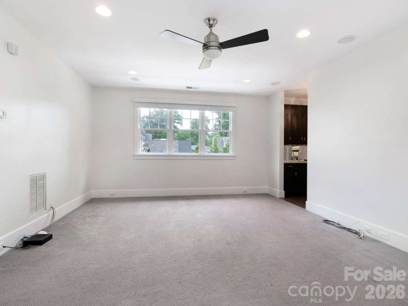 300 Plantation Place, Charlotte, NC 28209.  MLS# CAR4386127, YatesRealty ID 43992. Bonus Room