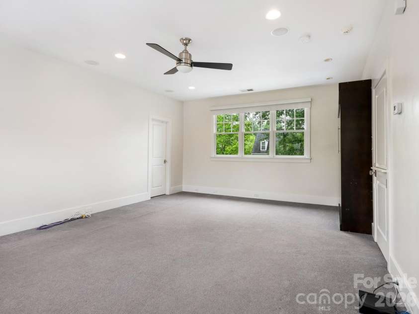 300 Plantation Place, Charlotte, NC 28209.  MLS# CAR4386127, YatesRealty ID 43992. Bonus Room