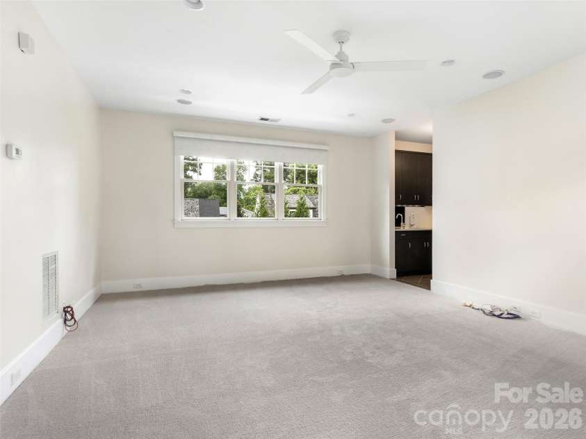 300 Plantation Place, Charlotte, NC 28209.  MLS# CAR4386127, YatesRealty ID 43992. Bonus Room