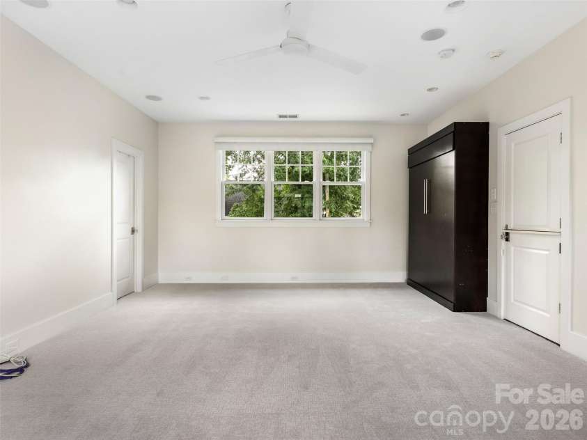 300 Plantation Place, Charlotte, NC 28209.  MLS# CAR4386127, YatesRealty ID 43992. Bonus Room