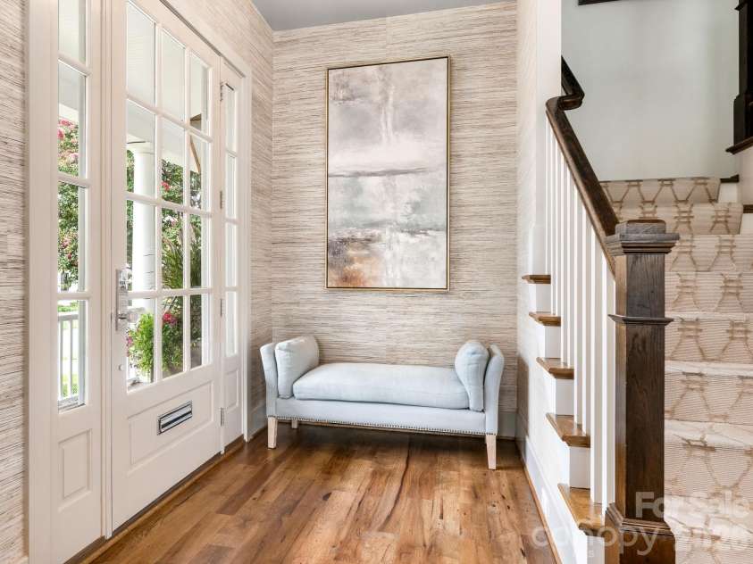 300 Plantation Place, Charlotte, NC 28209.  MLS# CAR4386127, YatesRealty ID 43992. Foyer