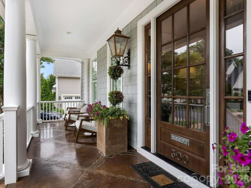 300 Plantation Place, Charlotte, NC 28209.  MLS# CAR4386127, YatesRealty ID 43992. Front Porch
