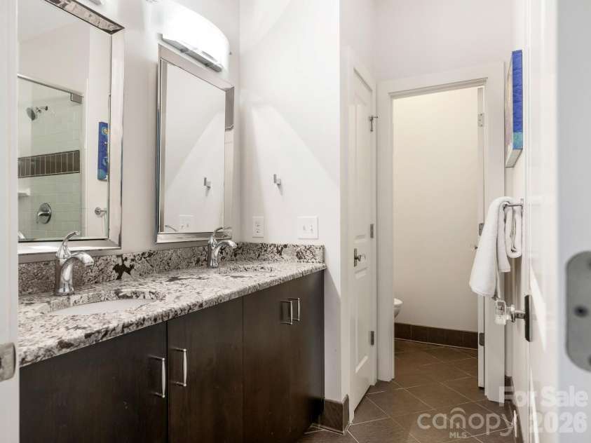 300 Plantation Place, Charlotte, NC 28209.  MLS# CAR4386127, YatesRealty ID 43992. Full Bath
