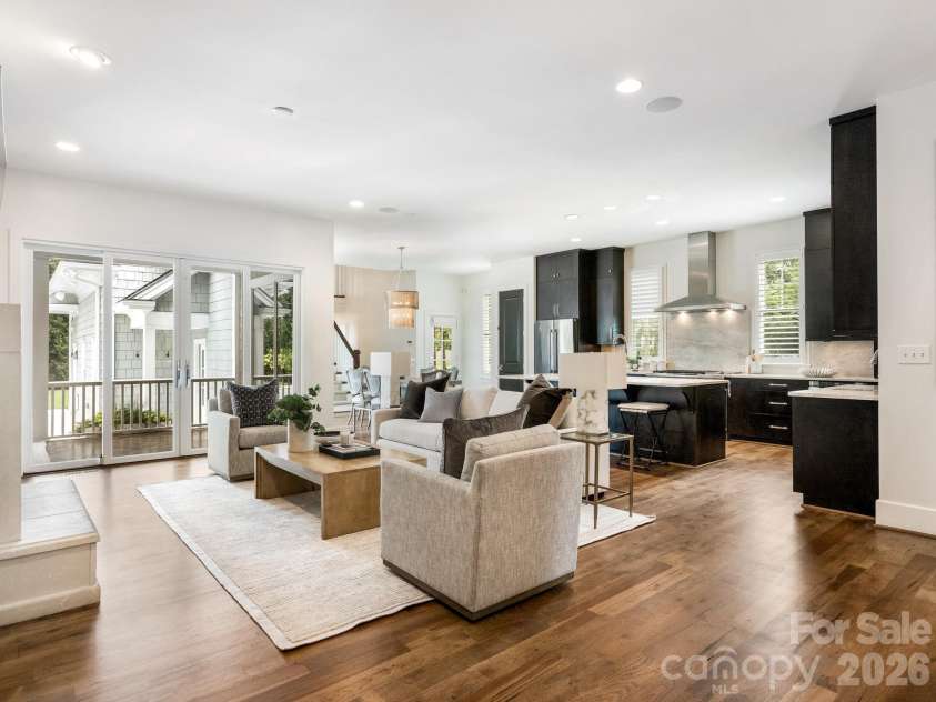 300 Plantation Place, Charlotte, NC 28209.  MLS# CAR4386127, YatesRealty ID 43992. Great Room