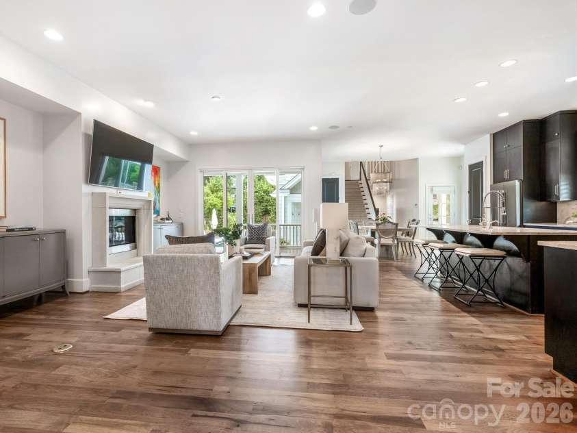 300 Plantation Place, Charlotte, NC 28209.  MLS# CAR4386127, YatesRealty ID 43992. Great Room