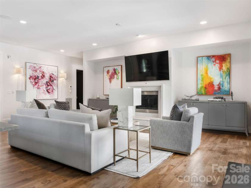 300 Plantation Place, Charlotte, NC 28209.  MLS# CAR4386127, YatesRealty ID 43992. Great Room
