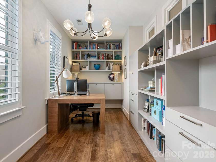 300 Plantation Place, Charlotte, NC 28209.  MLS# CAR4386127, YatesRealty ID 43992. Office