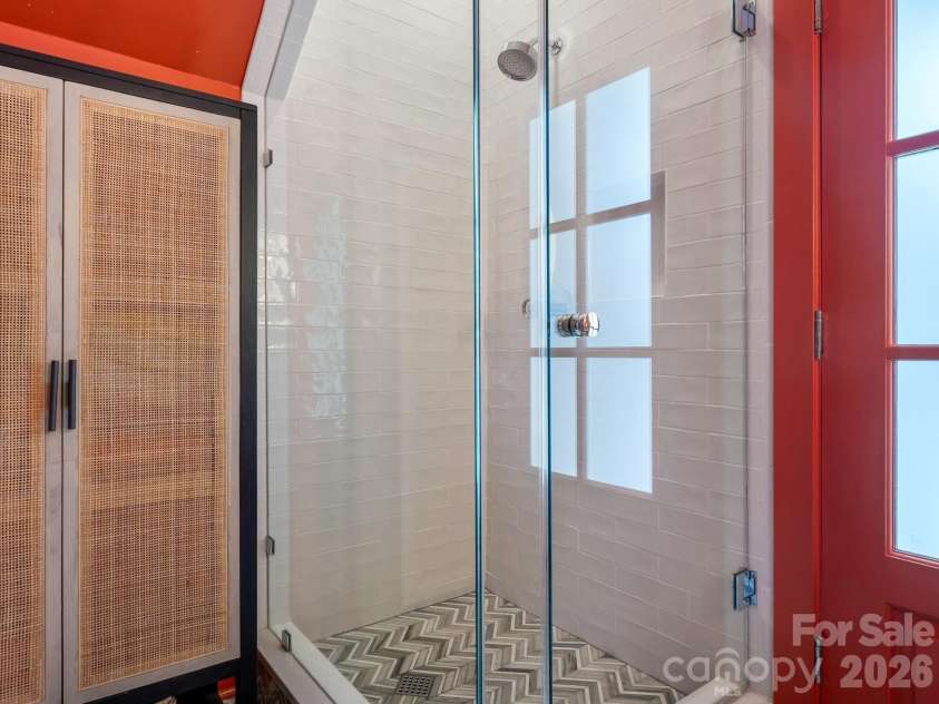 300 Plantation Place, Charlotte, NC 28209.  MLS# CAR4386127, YatesRealty ID 43992. Pool Full Bath