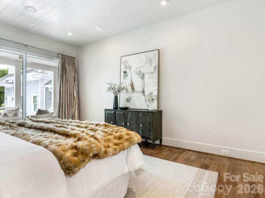 300 Plantation Place, Charlotte, NC 28209.  MLS# CAR4386127, YatesRealty ID 43992. Primary Bedroom