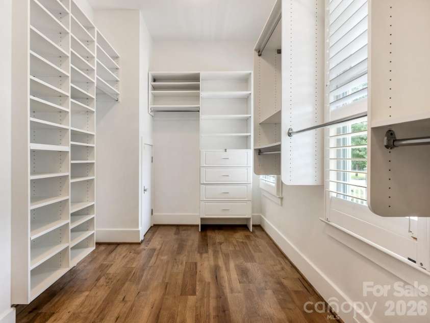 300 Plantation Place, Charlotte, NC 28209.  MLS# CAR4386127, YatesRealty ID 43992. Primary Closet