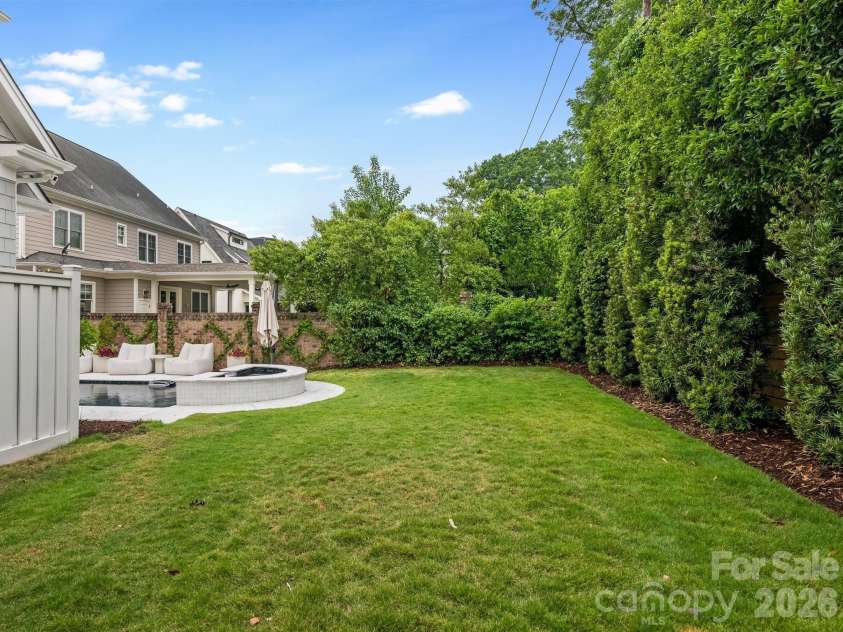 300 Plantation Place, Charlotte, NC 28209.  MLS# CAR4386127, YatesRealty ID 43992. Rear Lawn
