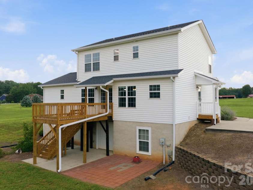 1950 Huckleberry Ridge Road, Hiddenite, NC 28636.  MLS# CAR4413318, YatesRealty ID 43994. 