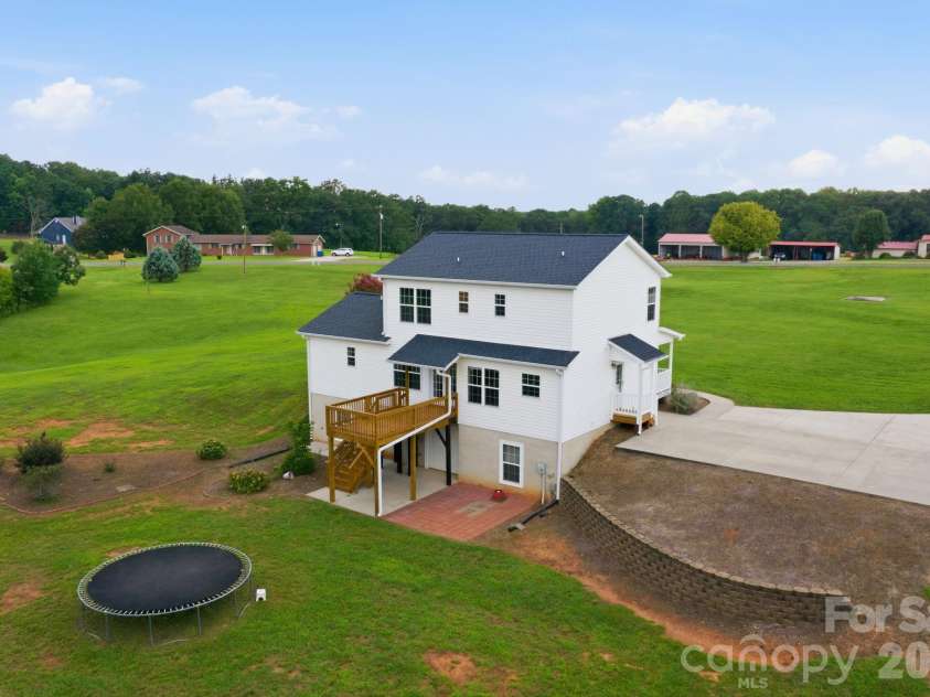 1950 Huckleberry Ridge Road, Hiddenite, NC 28636.  MLS# CAR4413318, YatesRealty ID 43994. 
