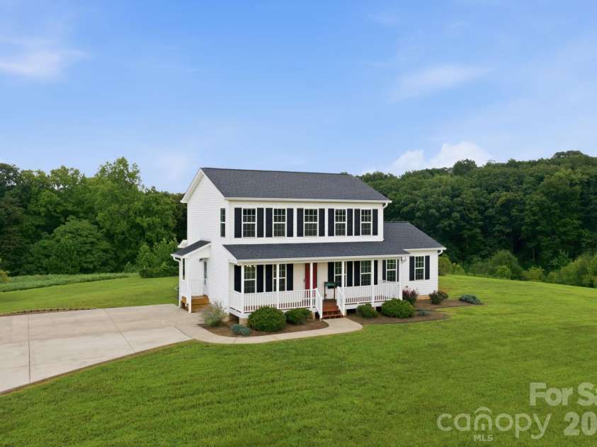 1950 Huckleberry Ridge Road, Hiddenite, NC 28636.  MLS# CAR4413318, YatesRealty ID 43994. 