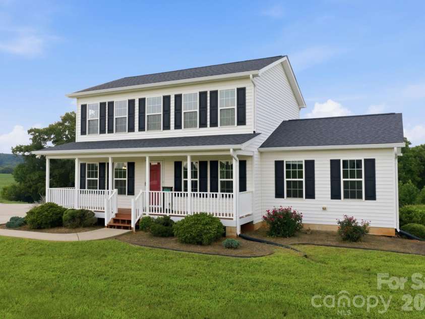 1950 Huckleberry Ridge Road, Hiddenite, NC 28636.  MLS# CAR4413318, YatesRealty ID 43994. 