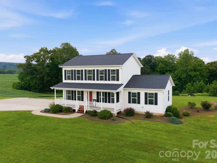 1950 Huckleberry Ridge Road, Hiddenite, NC 28636.  MLS# CAR4413318, YatesRealty ID 43994. 