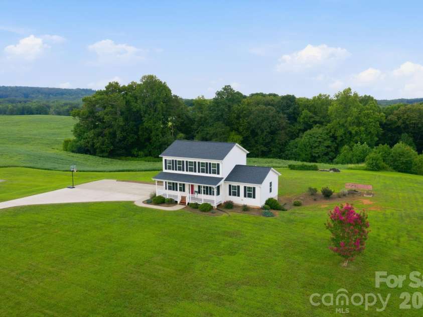 1950 Huckleberry Ridge Road, Hiddenite, NC 28636.  MLS# CAR4413318, YatesRealty ID 43994. 