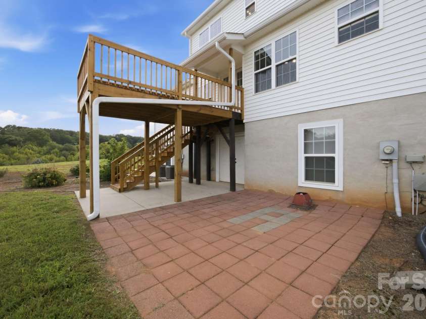 1950 Huckleberry Ridge Road, Hiddenite, NC 28636.  MLS# CAR4413318, YatesRealty ID 43994. 