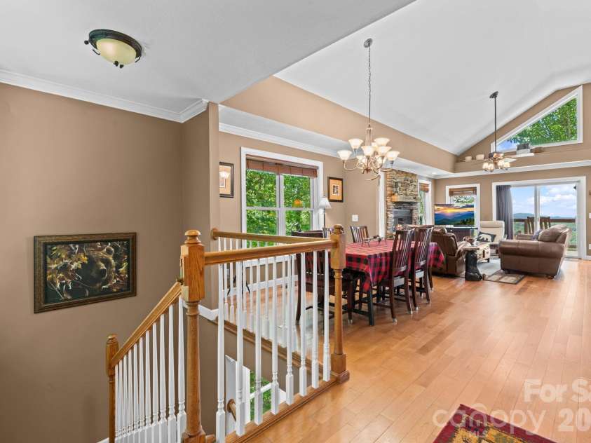 117 Pinnacle Ridge Road, Beech Mountain, NC 28604.  MLS# CAR4390771, YatesRealty ID 43995. 