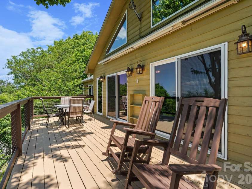 117 Pinnacle Ridge Road, Beech Mountain, NC 28604.  MLS# CAR4390771, YatesRealty ID 43995. 