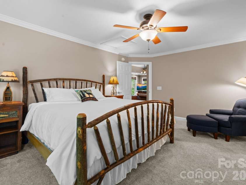 117 Pinnacle Ridge Road, Beech Mountain, NC 28604.  MLS# CAR4390771, YatesRealty ID 43995. 