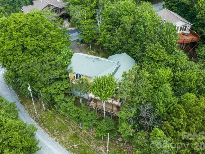117 Pinnacle Ridge Road, Beech Mountain, NC 28604.  MLS# CAR4390771, YatesRealty ID 43995. 