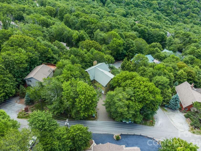 117 Pinnacle Ridge Road, Beech Mountain, NC 28604.  MLS# CAR4390771, YatesRealty ID 43995. 