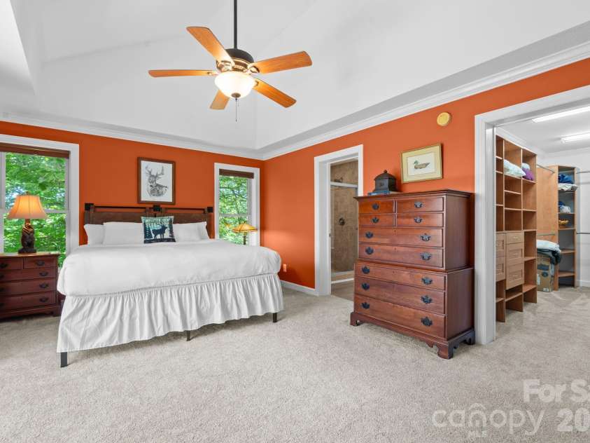 117 Pinnacle Ridge Road, Beech Mountain, NC 28604.  MLS# CAR4390771, YatesRealty ID 43995. En suite