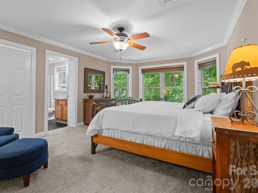 117 Pinnacle Ridge Road, Beech Mountain, NC 28604.  MLS# CAR4390771, YatesRealty ID 43995. En suite guest bedroom upper level
