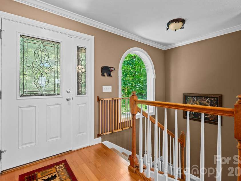 117 Pinnacle Ridge Road, Beech Mountain, NC 28604.  MLS# CAR4390771, YatesRealty ID 43995. Entrance upper level
