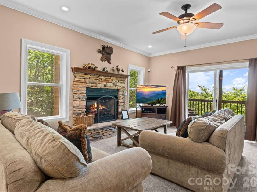 117 Pinnacle Ridge Road, Beech Mountain, NC 28604.  MLS# CAR4390771, YatesRealty ID 43995. Family room lower level