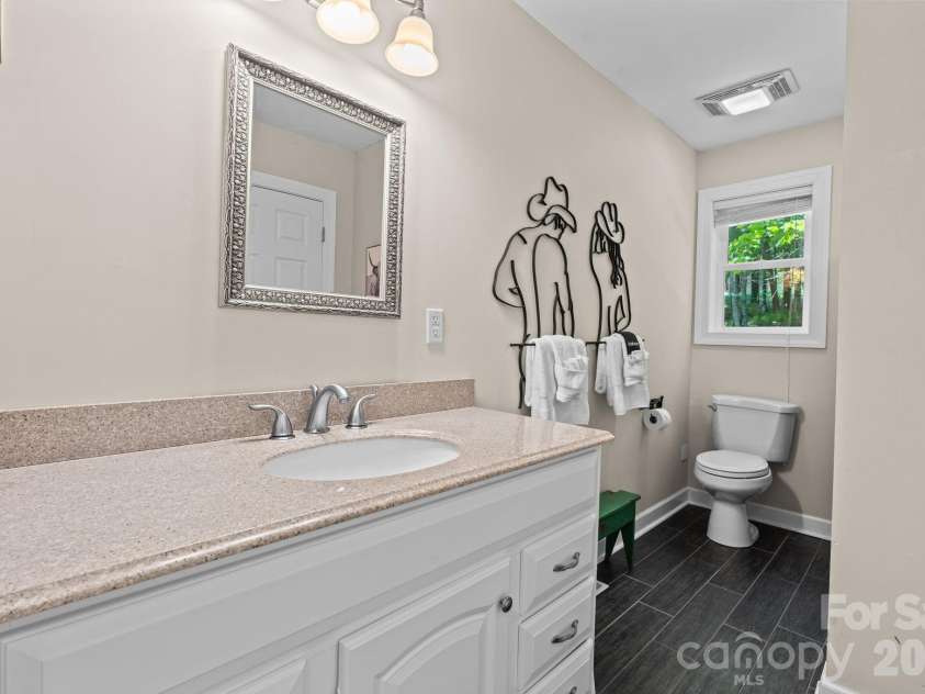 117 Pinnacle Ridge Road, Beech Mountain, NC 28604.  MLS# CAR4390771, YatesRealty ID 43995. Full bath, lower level
