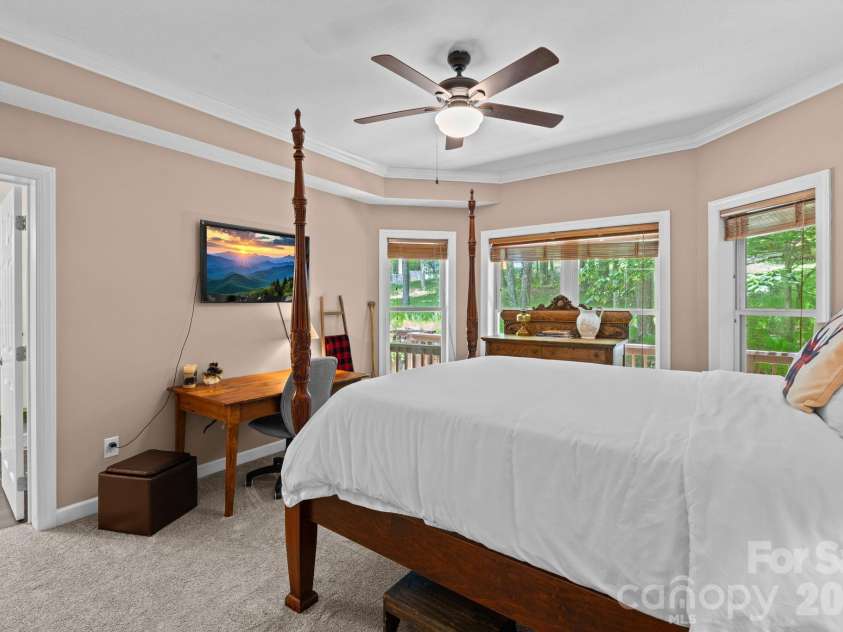 117 Pinnacle Ridge Road, Beech Mountain, NC 28604.  MLS# CAR4390771, YatesRealty ID 43995. Guest bedroom with access to full bath