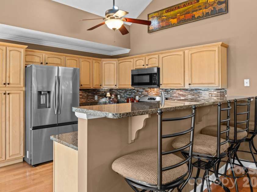 117 Pinnacle Ridge Road, Beech Mountain, NC 28604.  MLS# CAR4390771, YatesRealty ID 43995. Kitchen upper level