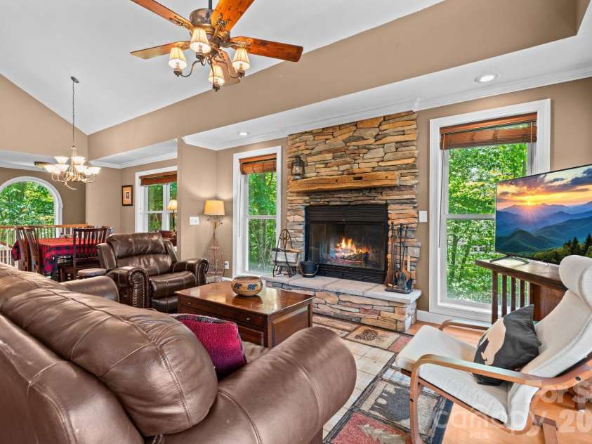 117 Pinnacle Ridge Road, Beech Mountain, NC 28604.  MLS# CAR4390771, YatesRealty ID 43995. Living room upper level