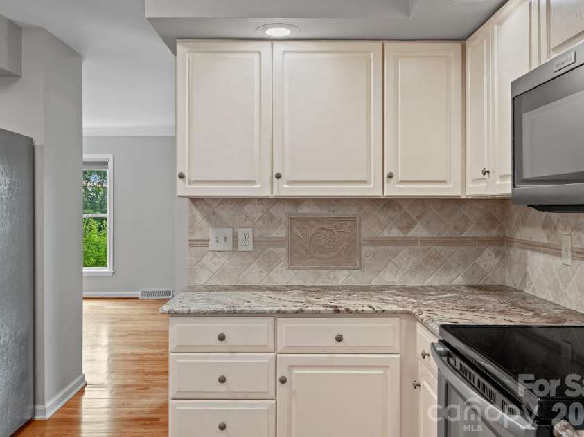 56 Gudger Road, Leicester, NC 28748.  MLS# CAR4389320, YatesRealty ID 43996. 