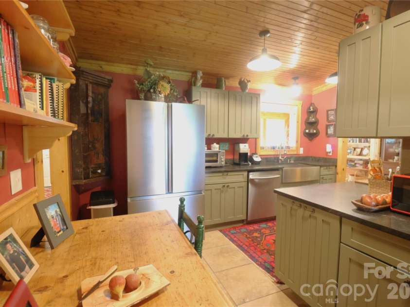 141 Owl Haven Lane, Cedar Mountain, NC 28718.  MLS# CAR4413663, YatesRealty ID 43997. 