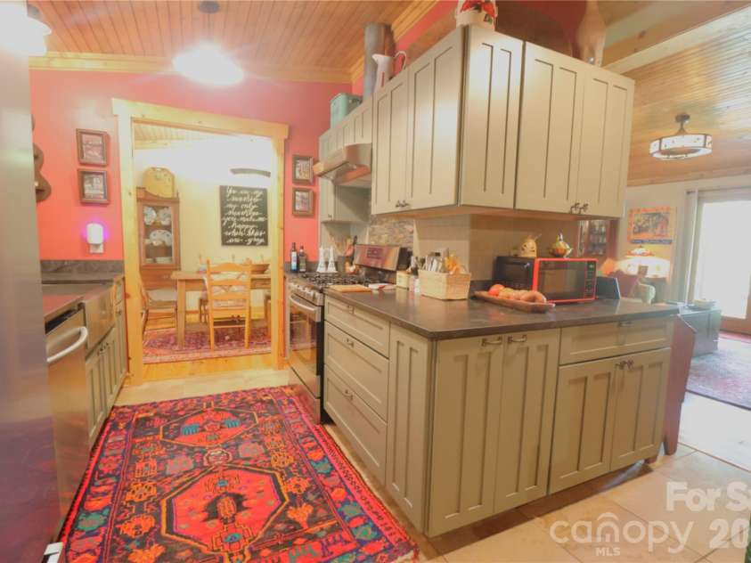 141 Owl Haven Lane, Cedar Mountain, NC 28718.  MLS# CAR4413663, YatesRealty ID 43997. 