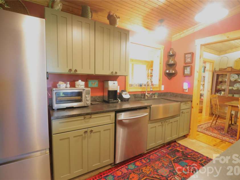 141 Owl Haven Lane, Cedar Mountain, NC 28718.  MLS# CAR4413663, YatesRealty ID 43997. 