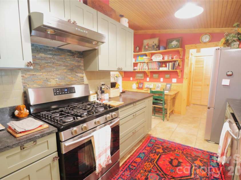 141 Owl Haven Lane, Cedar Mountain, NC 28718.  MLS# CAR4413663, YatesRealty ID 43997. 