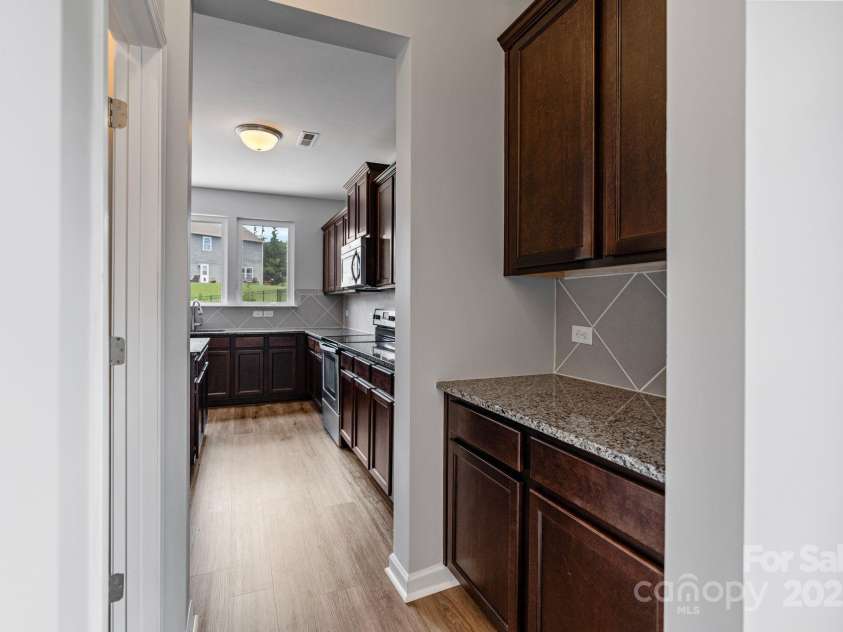 7129 Dove Field Lane, Fort Mill, SC 29707.  MLS# CAR4272873, YatesRealty ID 43998. Butler Pantry