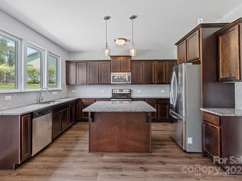 7129 Dove Field Lane, Fort Mill, SC 29707.  MLS# CAR4272873, YatesRealty ID 43998. Kitchen