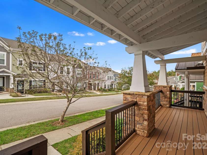 27 Walnut Springs Drive, Asheville, NC 28804.  MLS# CAR4310301, YatesRealty ID 4400. 