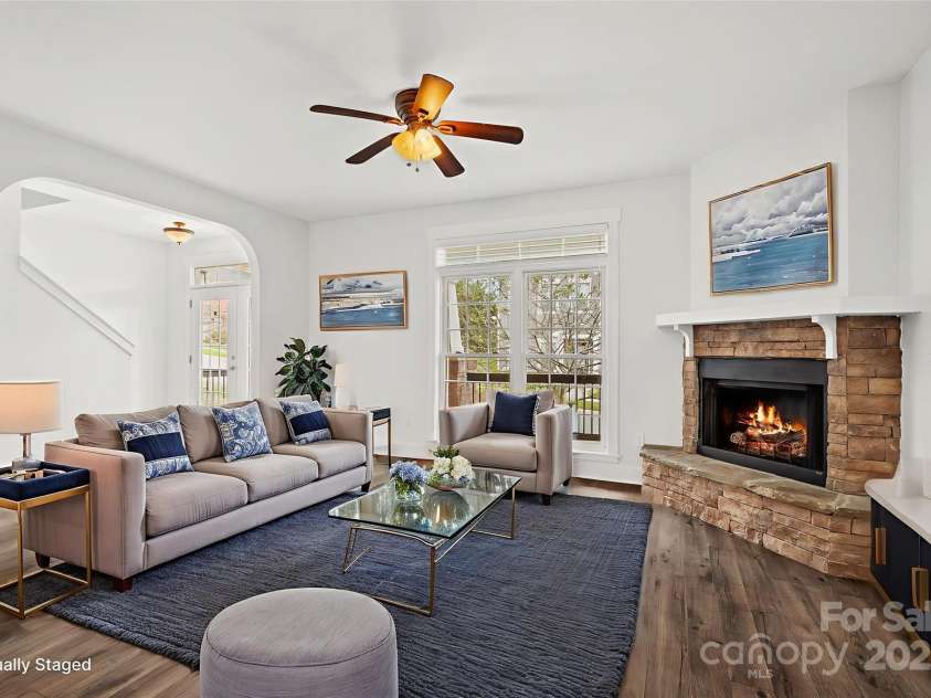 27 Walnut Springs Drive, Asheville, NC 28804.  MLS# CAR4310301, YatesRealty ID 4400. 