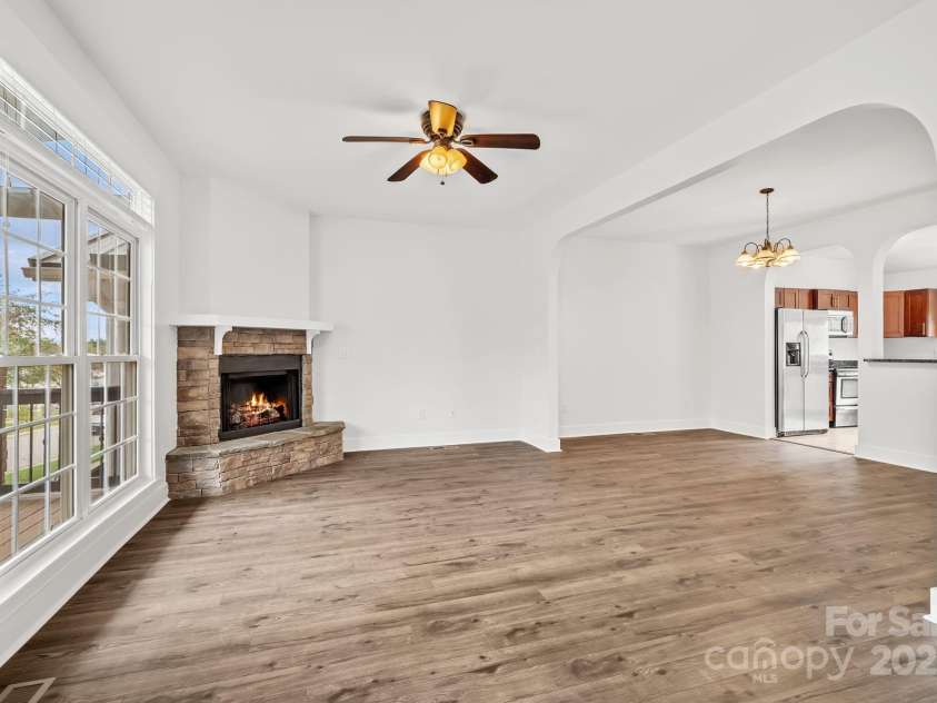 27 Walnut Springs Drive, Asheville, NC 28804.  MLS# CAR4310301, YatesRealty ID 4400. 