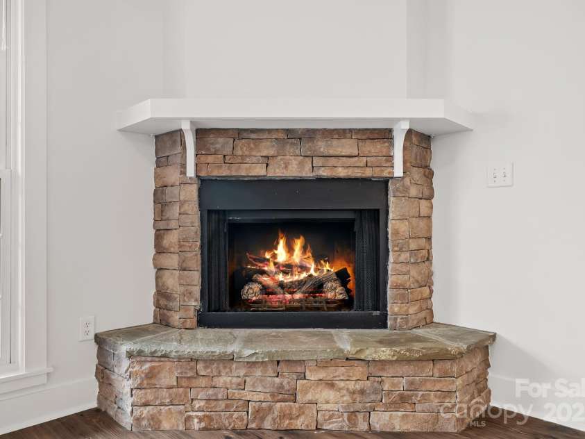 27 Walnut Springs Drive, Asheville, NC 28804.  MLS# CAR4310301, YatesRealty ID 4400. 